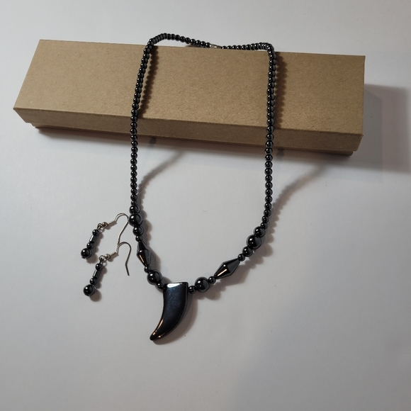 TUNGSTEN Horn / Tooth Pendant Bead Necklace with Earrings Set - Picture 6 of 16